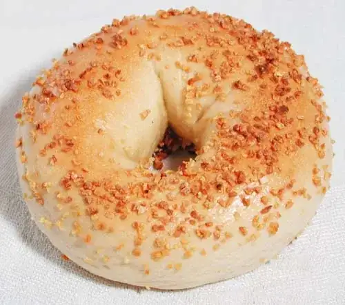 garlic bagel from www.gourmetmeatman.com/siteimages/garlic%20bagel.jpg