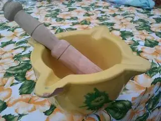 ceramic glazed husked mortar with wooden pestle