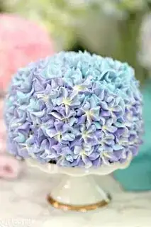 Piped Hydrangea cake