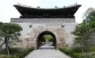 서울 탕춘대성 홍지문 (성벽의 일부였으므로 historic=city_gate로 지정할 수도 있습니다.)