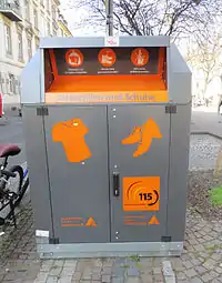 Altkleider-Container, Stadt Karlsruhe, Farbe: grau/orange