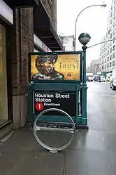 name=Houston Street Stationname:pronunciation=ˈhaʊstən stɹiːt ˈsteɪʃən