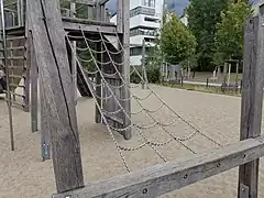 playground=climbingframematerial=chain