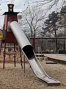 playground=slideheight=4covered=yesmaterial=metal