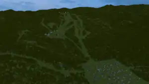 Una zona con montañas boscosas cerca de la ciudad de Yuzhno-Sajalinsk (isla de Sajalín).