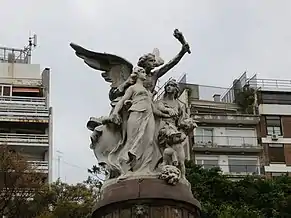 Detail of the Monument of France to Argentina, featuring national personifications of the two countries holding hands.