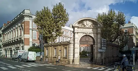 The consular palace seen from place Rouaix&nbsp;[fr].