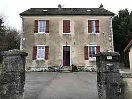 The town hall in Chatelay