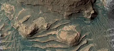 Close, color view of layers.  Light brown is from dust falling from sky.  Dark parts are basalt sand that has settled on horizonal surfaces.