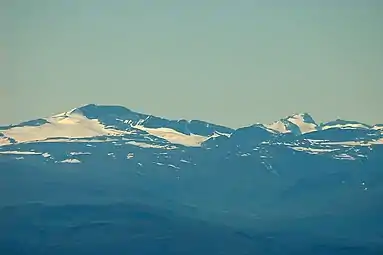 Glittertind (left) seen from Rondeslottet (2,178 m) in Rondane.