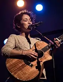 Grannis performing in 2017