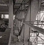 Details of the scaffolds and armor of the concrete during construction in 1956