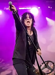 Keifer performing in 2018